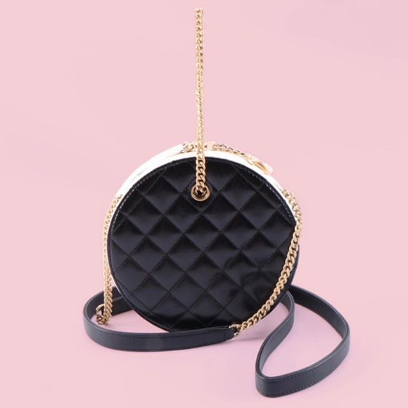 Chanel En Vogue Small Round Bag - Picture 2 of 11